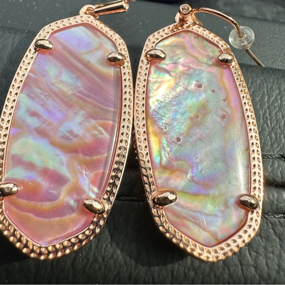 Kendra Scott Elle Light pink iridescent abalone earrings in RG - Picture 4 of 5